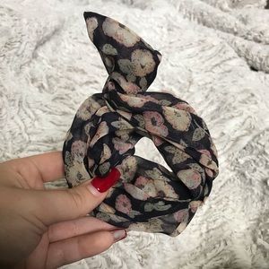 Floral wire hair accessory 🌸